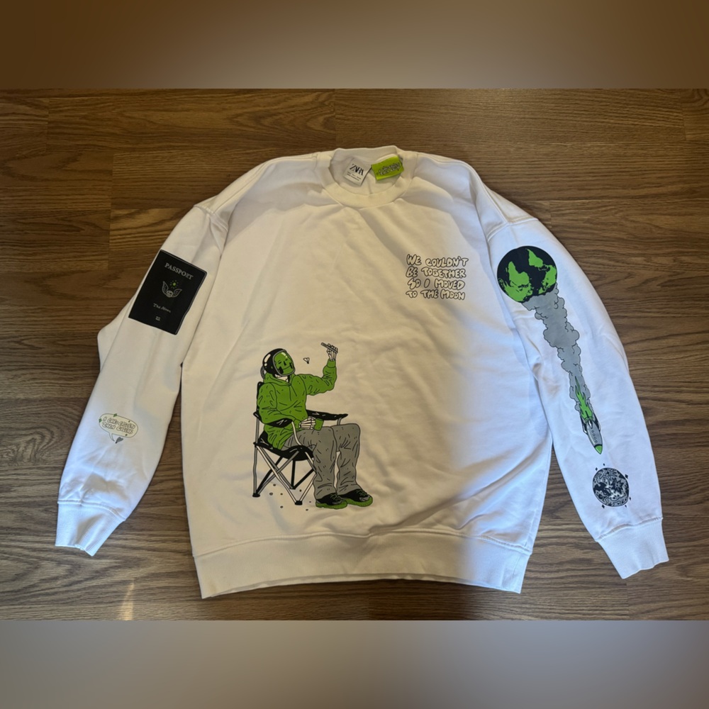 Zara White and Green Graphic Men's Crewneck Sweater